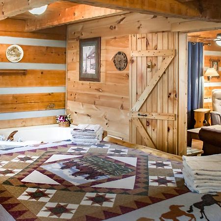Suits Us Pigeon Forge Luaran gambar