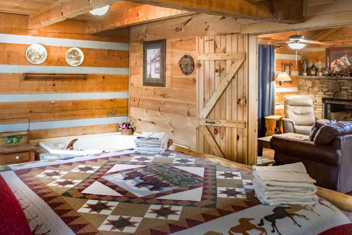 Suits Us Pigeon Forge Luaran gambar