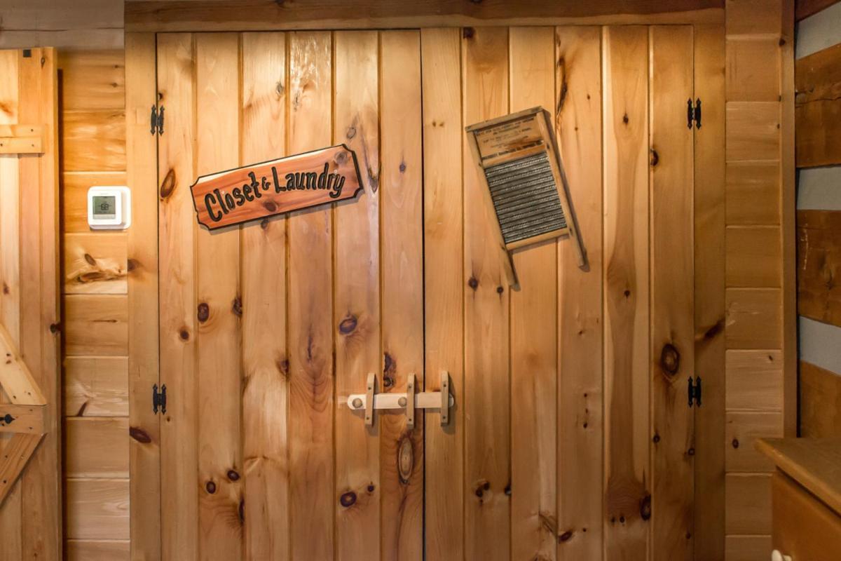 Suits Us Pigeon Forge Luaran gambar