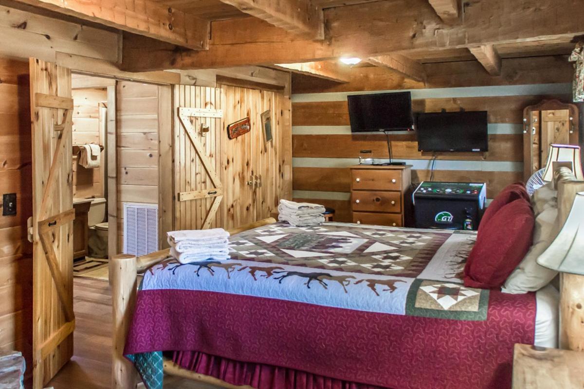 Suits Us Pigeon Forge Luaran gambar