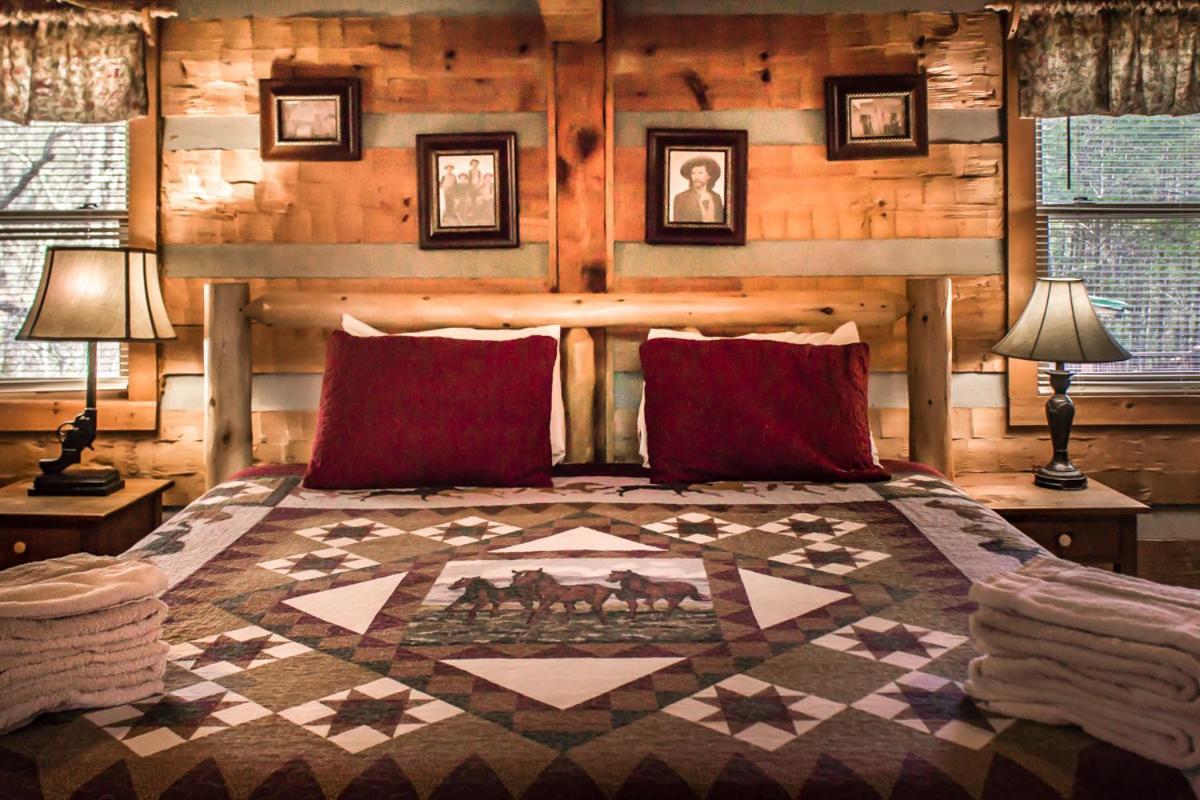 Suits Us Pigeon Forge Luaran gambar